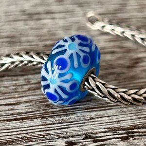 TROLLBEADS Blue Snowflake SnowStar Unique LAA 925S NEW! Textured